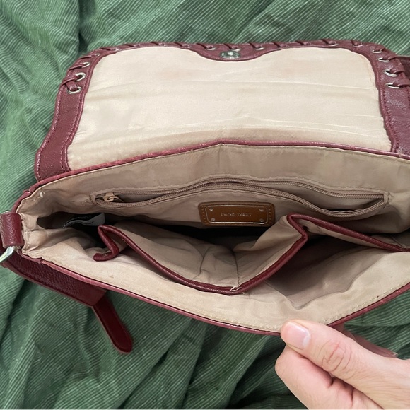 Burgundy wine Nine West leather and suede crossbody bag - Picture 3 of 4